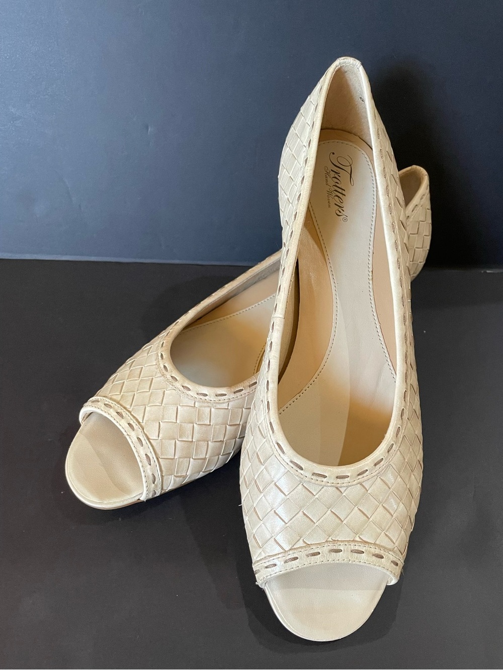 Elegant Trotters Cream Woven Leather Peep-Toe Ballet Flats size 12 N Small heel